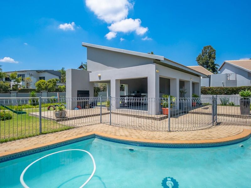 Gorgeous 2 Bedroom Apartment with Chic Finishes - Photo 2