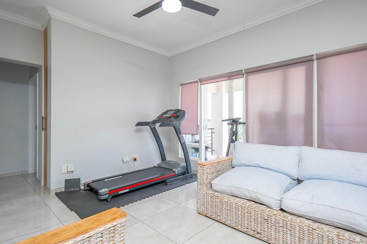 Gorgeous 2 Bedroom Apartment with Chic Finishes - Photo 5