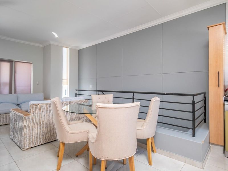 Gorgeous 2 Bedroom Apartment with Chic Finishes - Photo 7