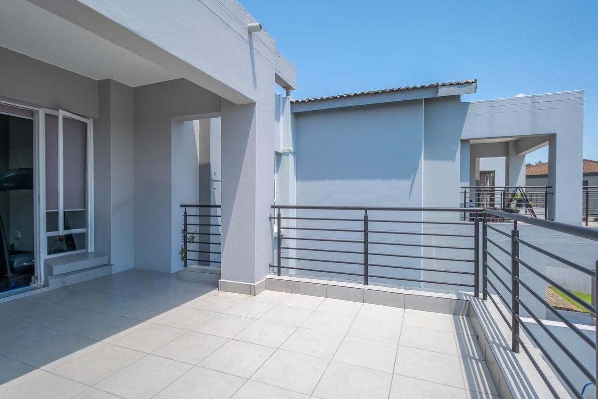 Priced to Sell - Chic 2 Bedroom Apartment in Broadacres - Photo 3