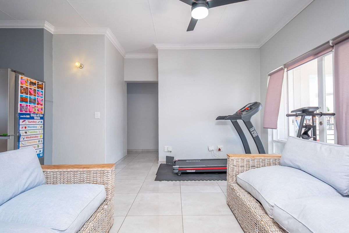 Priced to Sell - Chic 2 Bedroom Apartment in Broadacres - Photo 4