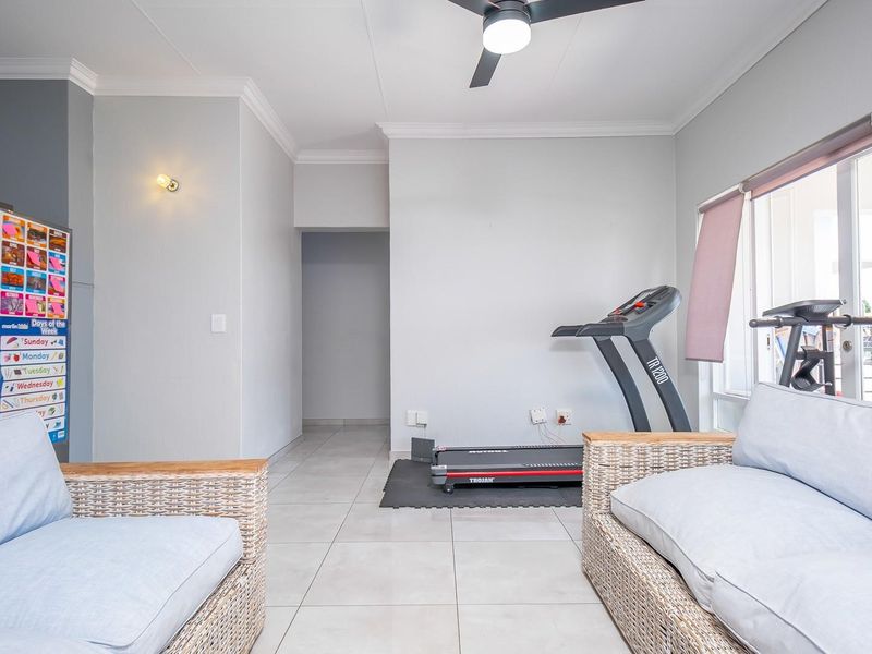 Priced to Sell - Chic 2 Bedroom Apartment in Broadacres - Photo 4
