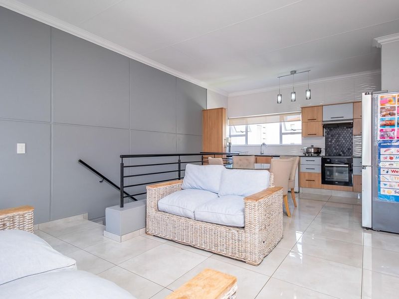 Gorgeous 2 Bedroom Apartment with Chic Finishes - Photo 6