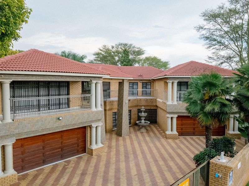 Majestic family home FOR SALE in Bendor! - Photo 2