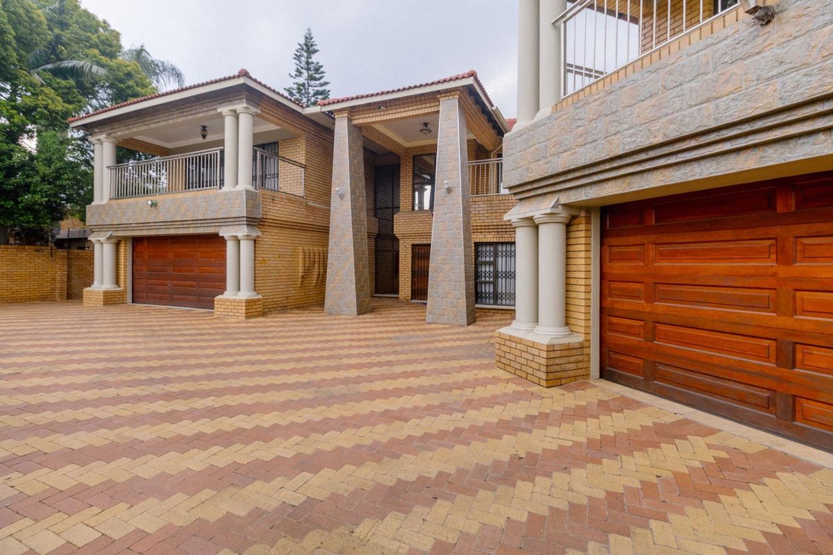 Majestic family home FOR SALE in Bendor! - Photo 4