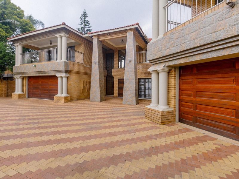 Majestic family home FOR SALE in Bendor! - Photo 4