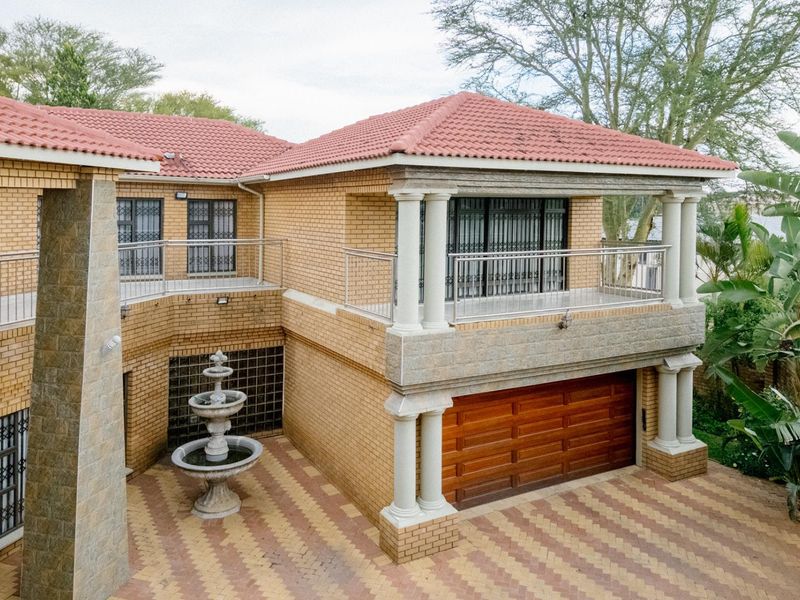 Majestic family home FOR SALE in Bendor! - Photo 7