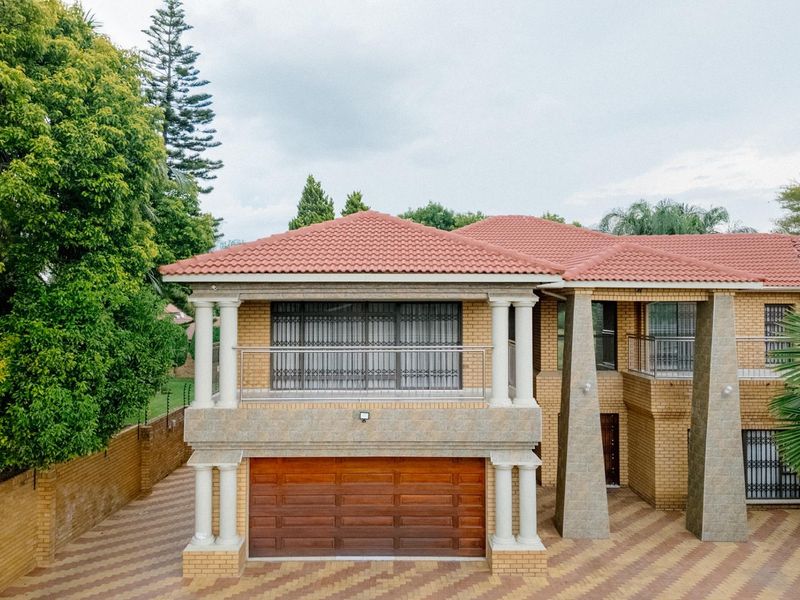 Majestic family home FOR SALE in Bendor! - Photo 6