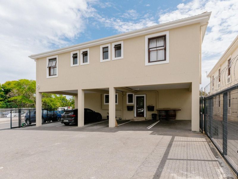 SPACIOUS 8 - BEDROOM GUEST HOUSE WITH EXCELLENT INVESTMENT POTENTIAL - Photo 3