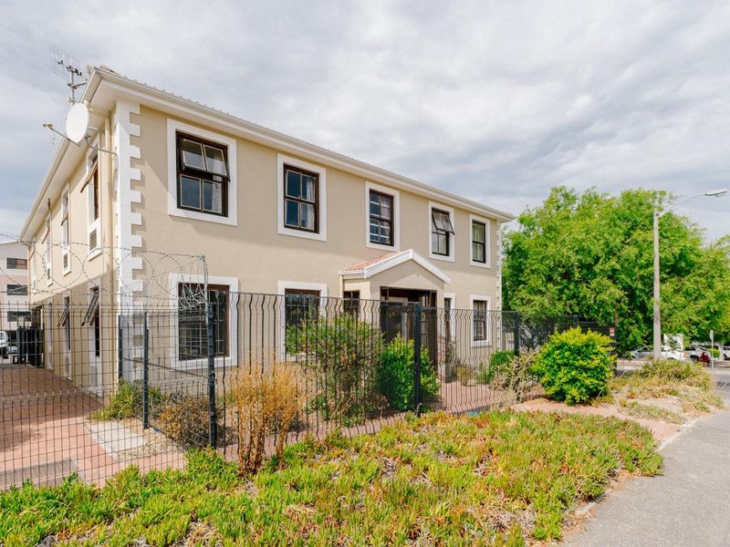 SPACIOUS 8 - BEDROOM GUEST HOUSE WITH EXCELLENT INVESTMENT POTENTIAL - Photo 2