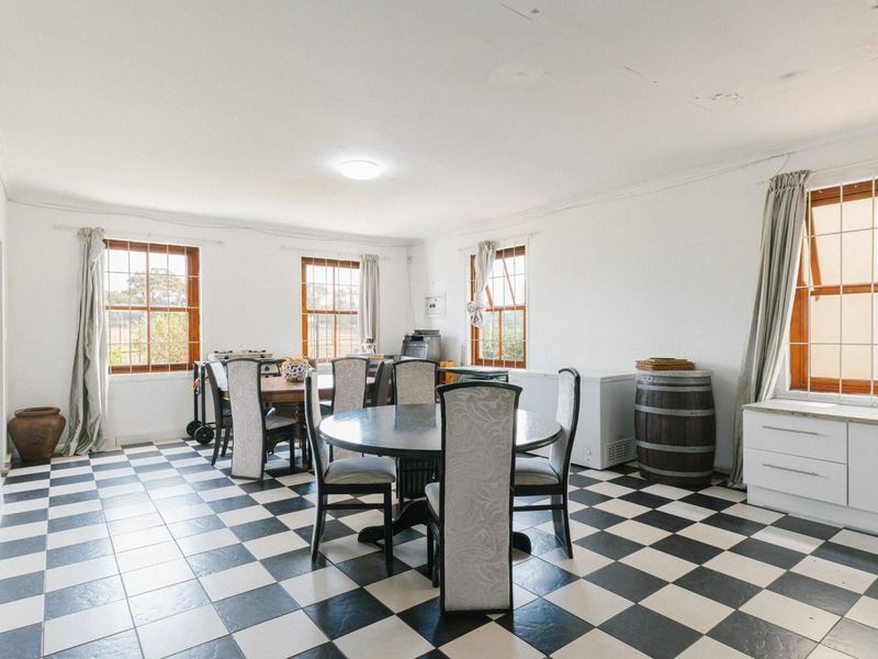 SPACIOUS 8 - BEDROOM GUEST HOUSE WITH EXCELLENT INVESTMENT POTENTIAL - Photo 9
