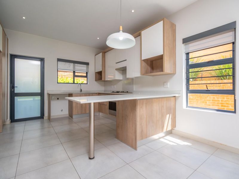 Townhouse Under Offer in Pinehaven Krugersdorp - Photo 5