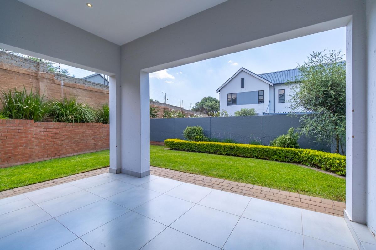 Townhouse Under Offer in Pinehaven Krugersdorp - Photo 2