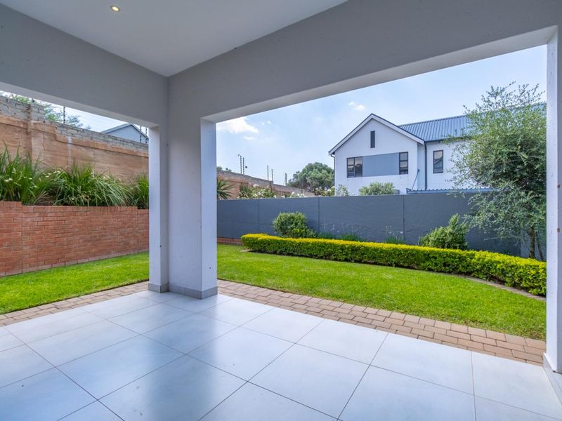 Townhouse Under Offer in Pinehaven Krugersdorp - Photo 2