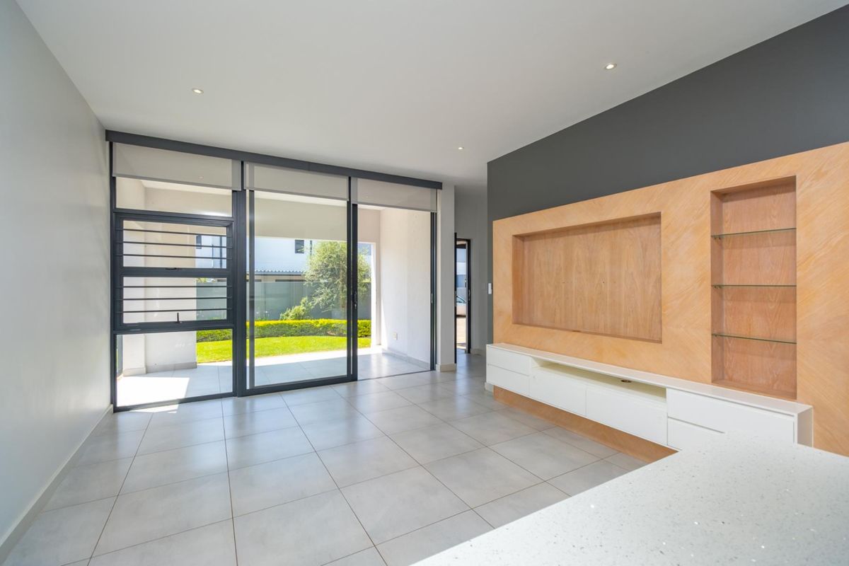 Townhouse Under Offer in Pinehaven Krugersdorp - Photo 3