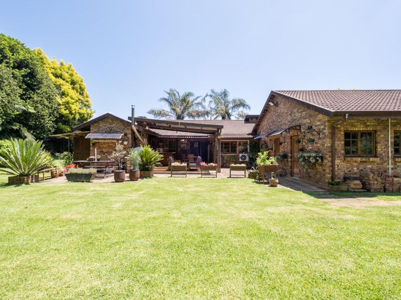 A Peaceful Family Retreat in One of Hilton’s Most Beloved Neighbourhoods - Photo 9