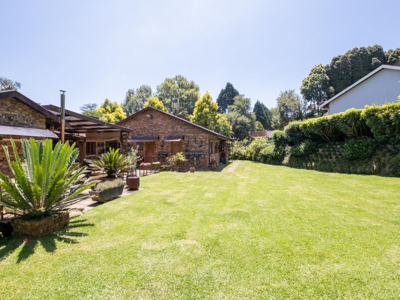 A Peaceful Family Retreat in One of Hilton’s Most Beloved Neighbourhoods - Photo 8