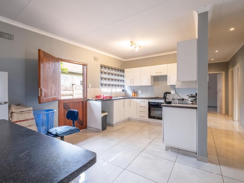 Recently Renovated 3-Bedroom Home in Howick West - Photo 9