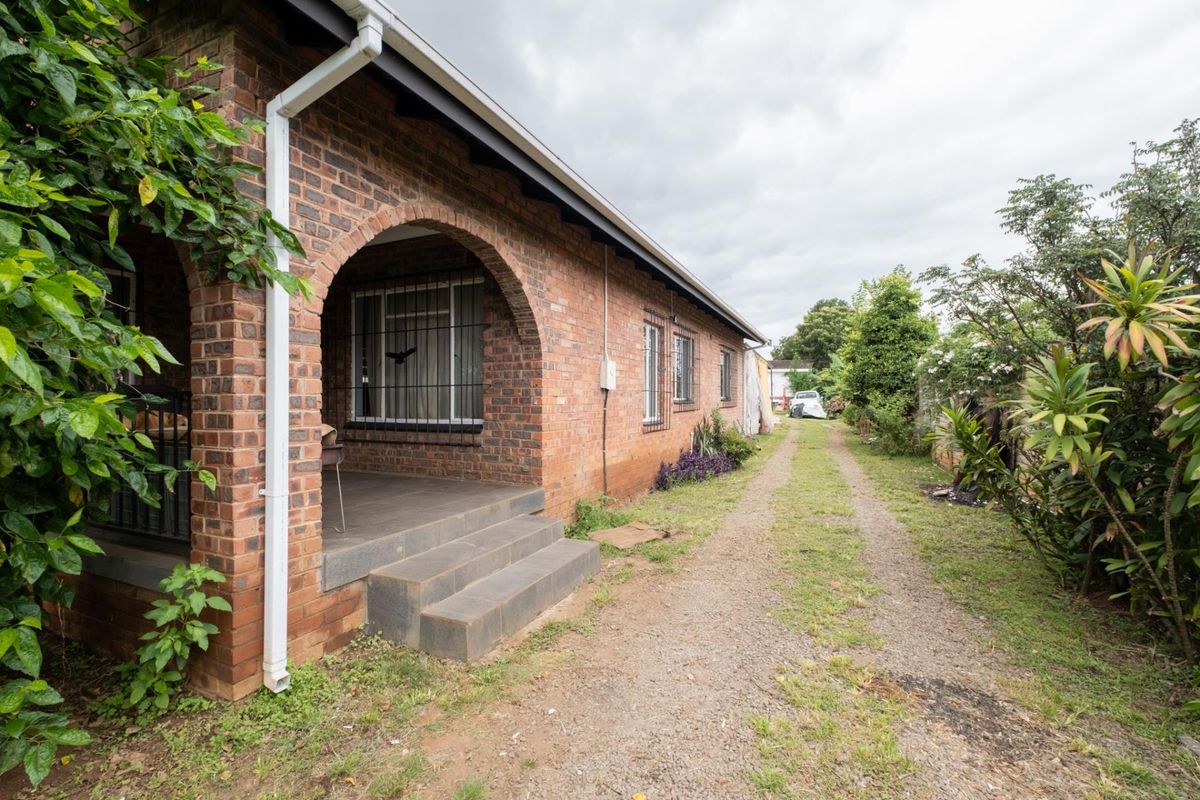 Recently Renovated 3-Bedroom Home in Howick West - Photo 2