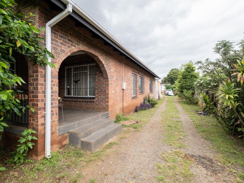 Recently Renovated 3-Bedroom Home in Howick West - Photo 2