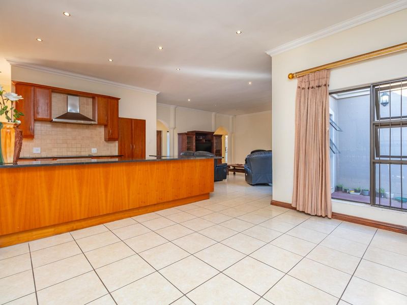 4 Bedroom House in Secure Estate - Photo 7