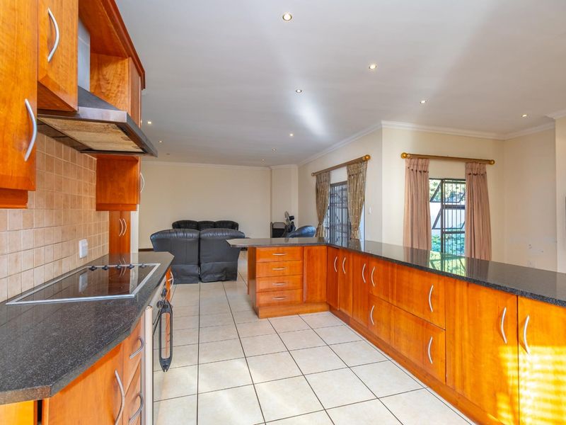 4 Bedroom House in Secure Estate - Photo 4