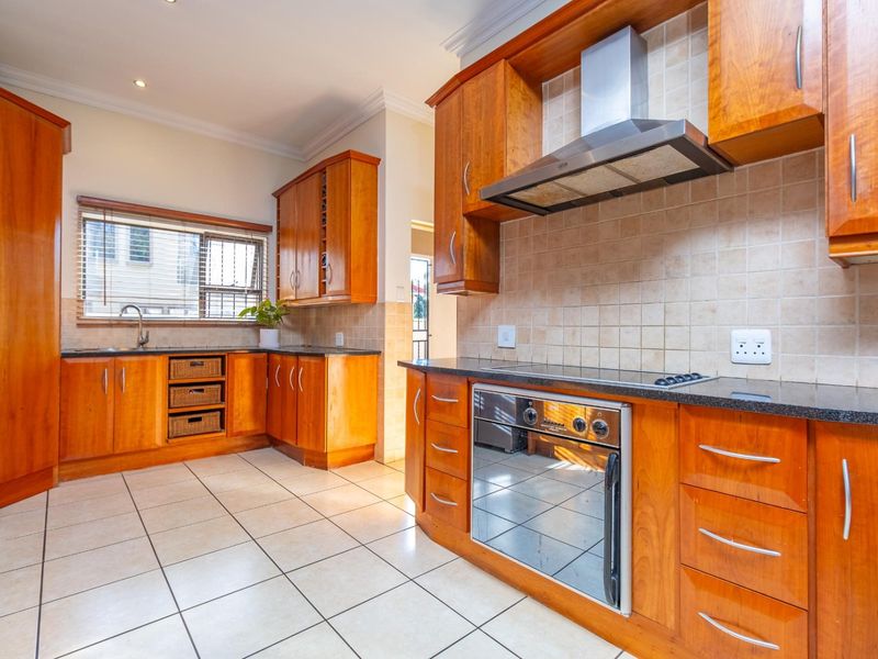 4 Bedroom House in Secure Estate - Photo 3