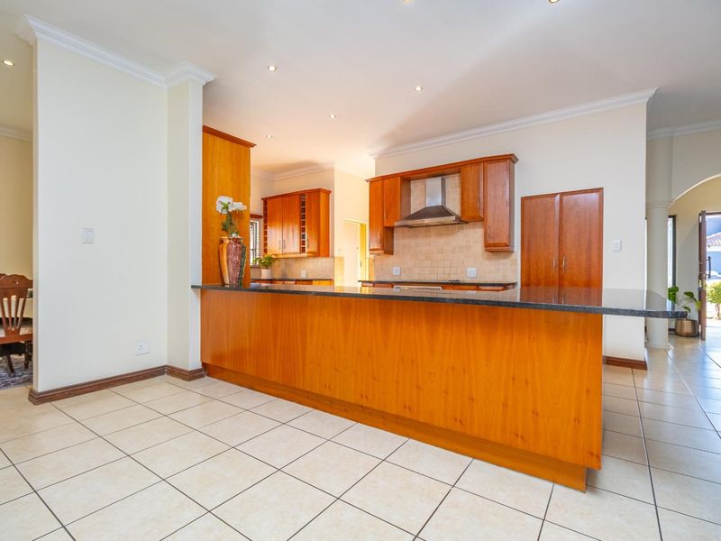 4 Bedroom House in Secure Estate - Photo 6