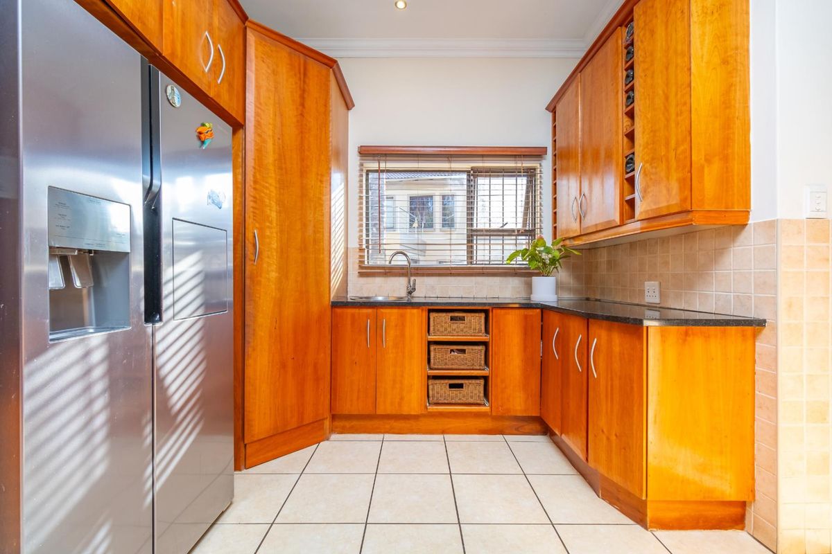 4 Bedroom House in Secure Estate - Photo 2