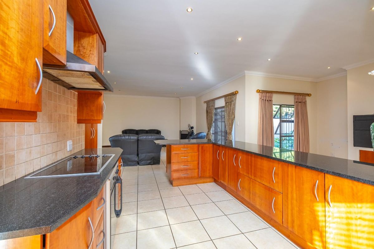 4 Bedroom House in Secure Estate - Photo 4