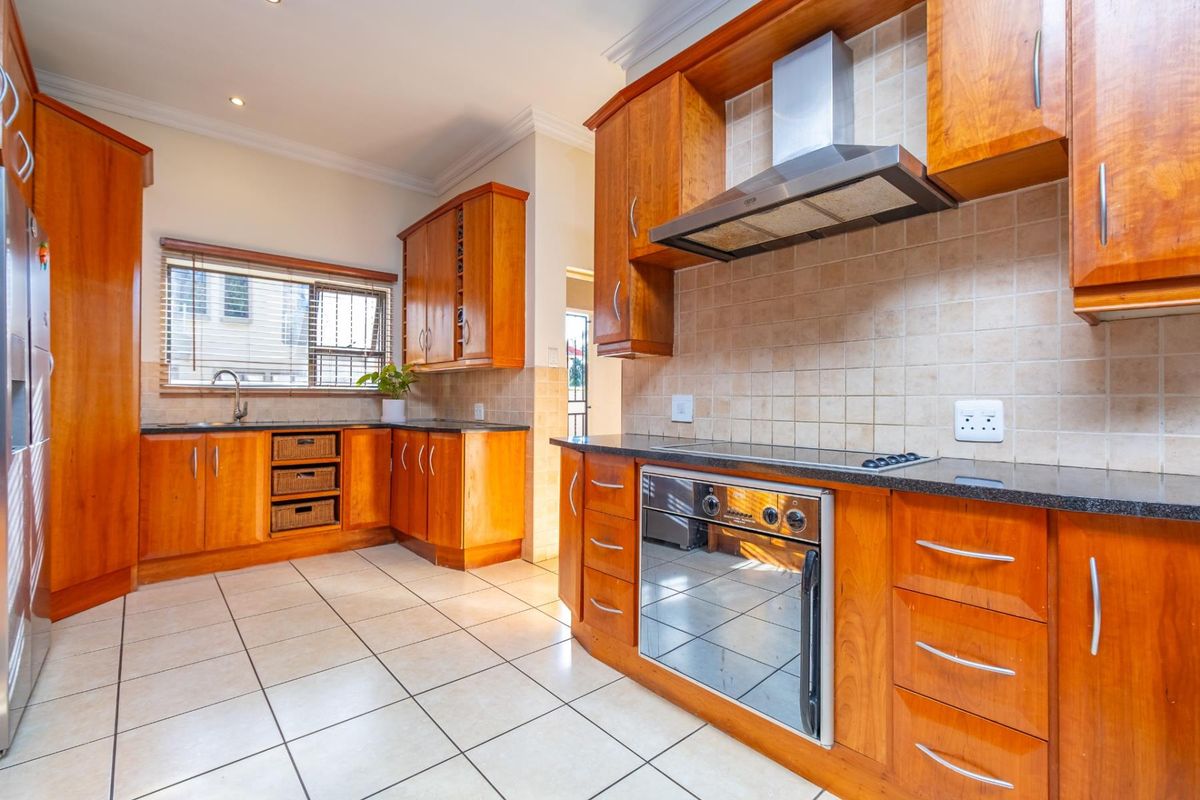4 Bedroom House in Secure Estate - Photo 3
