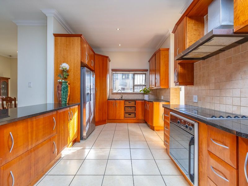4 Bedroom House in Secure Estate - Photo 3