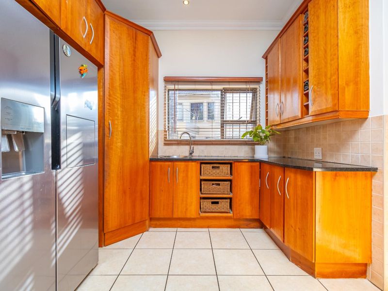 4 Bedroom House in Secure Estate - Photo 4