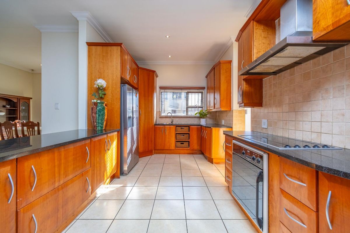 4 Bedroom House in Secure Estate - Photo 3