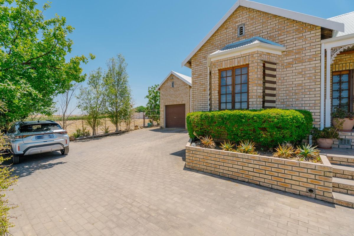 Where Country Charm Meets Your Forever Home - 51B Rose Street, Porterville - Photo 2