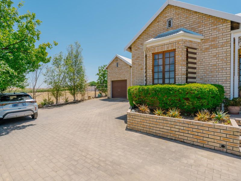 Where Country Charm Meets Your Forever Home - 51B Rose Street, Porterville - Photo 2