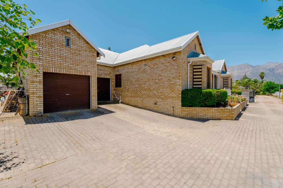 Where Country Charm Meets Your Forever Home - 51B Rose Street, Porterville - Photo 4