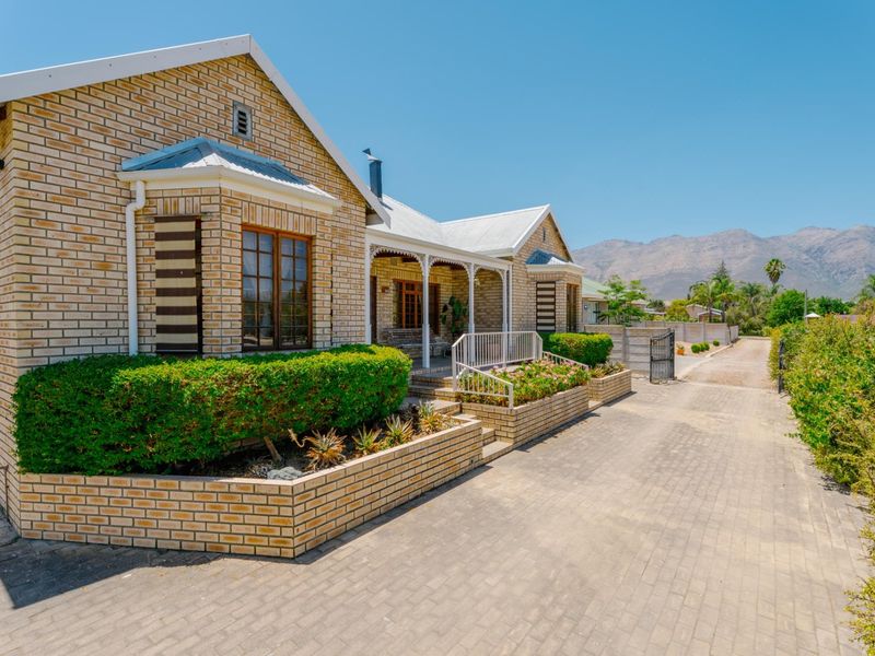 Where Country Charm Meets Your Forever Home - 51B Rose Street, Porterville - Photo 3