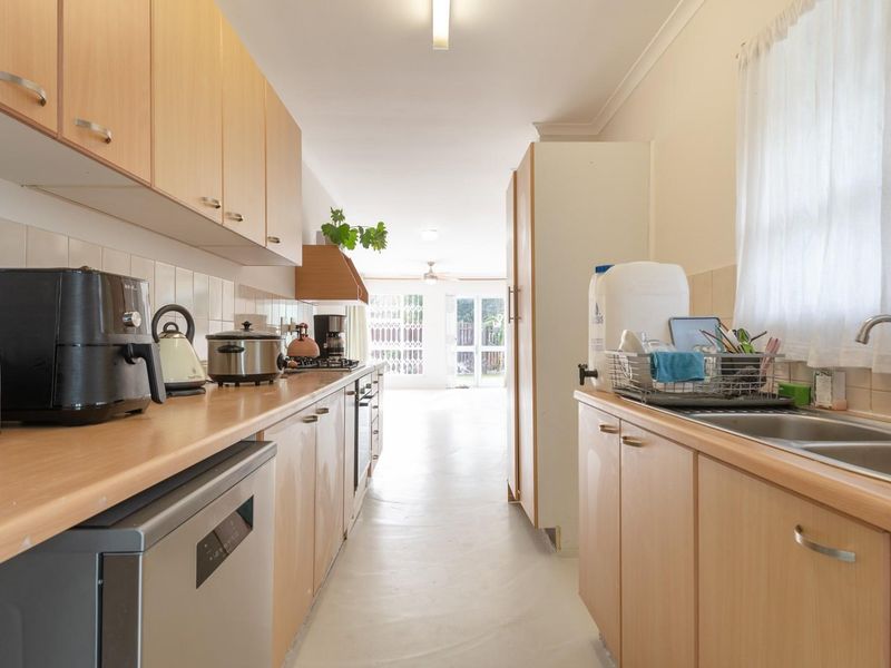 Three-Bedroom House To Let - Canwick - Somerset West - Photo 6