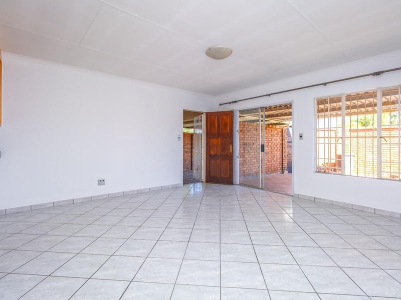 2 Bedroom 1 Bathroom 1 Garage Townhouse for Sale - Photo 4