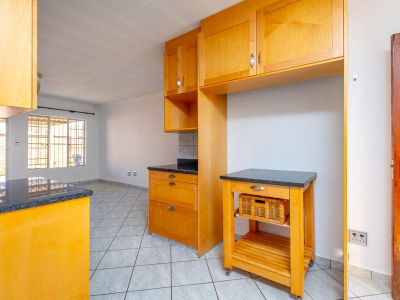 2 Bedroom 1 Bathroom 1 Garage Townhouse for Sale - Photo 8