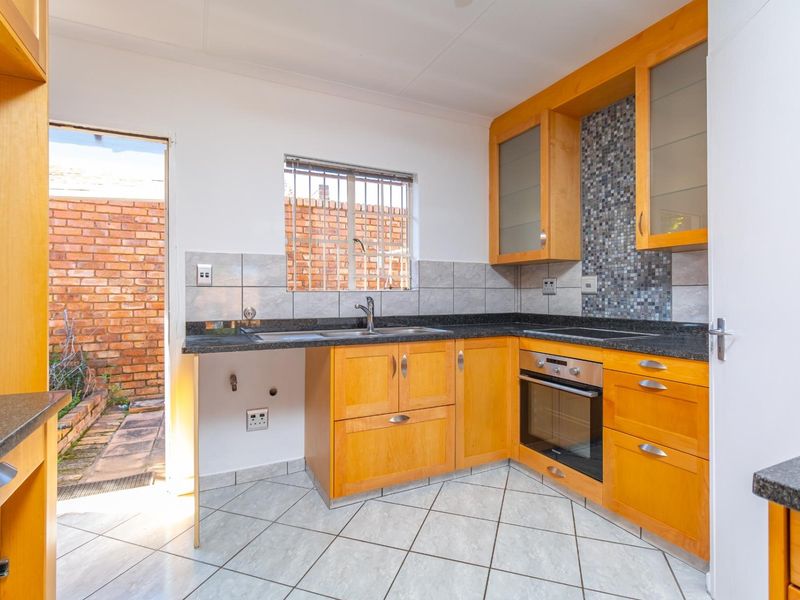 2 Bedroom 1 Bathroom 1 Garage Townhouse for Sale - Photo 6