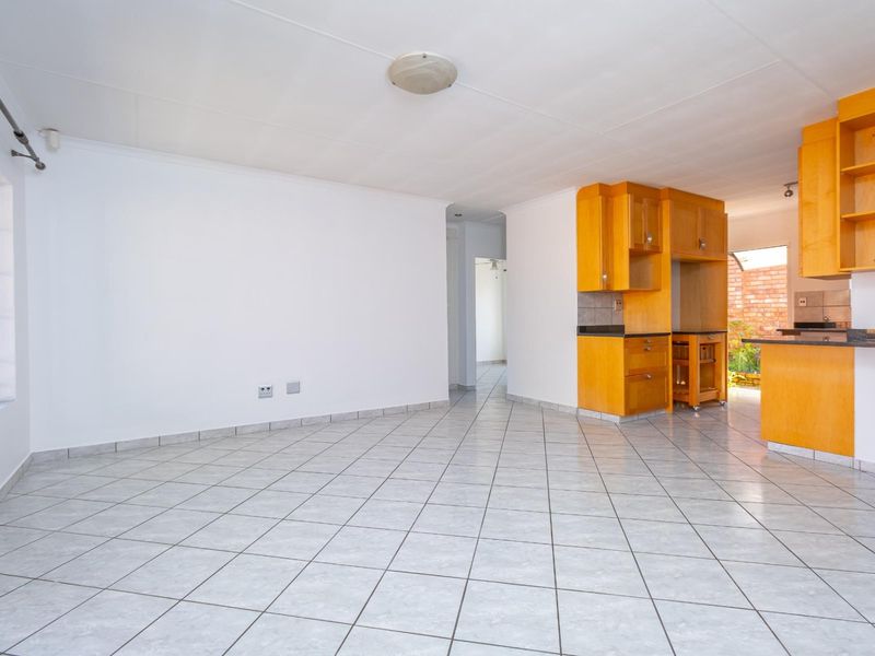 2 Bedroom 1 Bathroom 1 Garage Townhouse for Sale - Photo 2