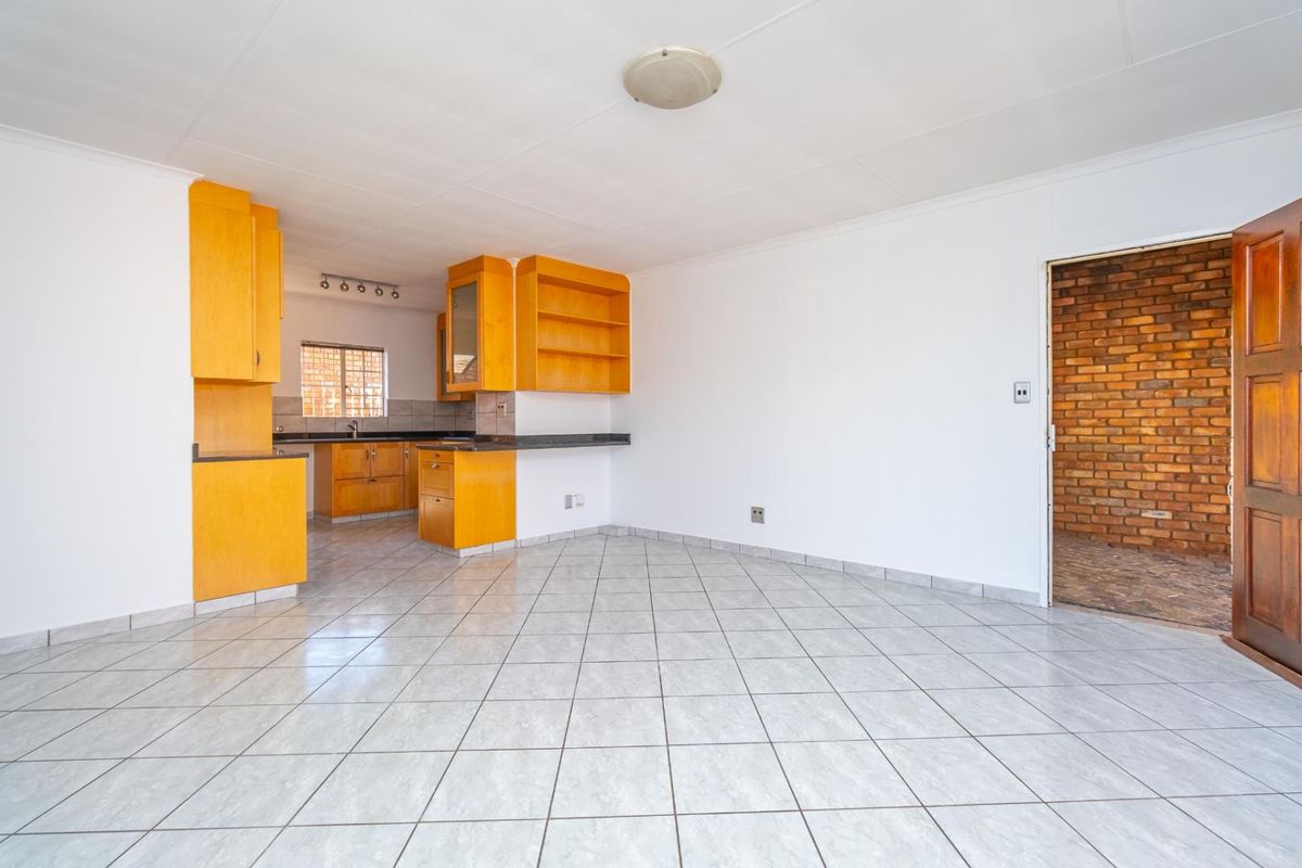 2 Bedroom 1 Bathroom 1 Garage Townhouse for Sale - Photo 3