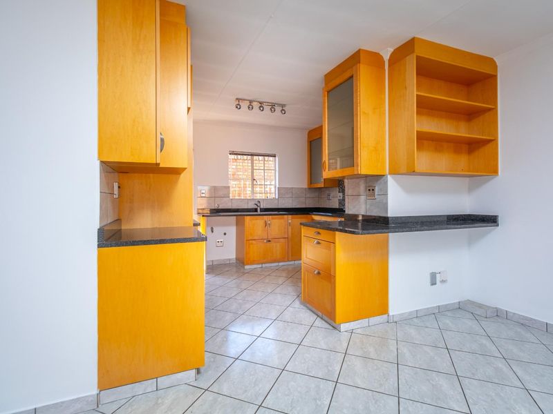 2 Bedroom 1 Bathroom 1 Garage Townhouse for Sale - Photo 4