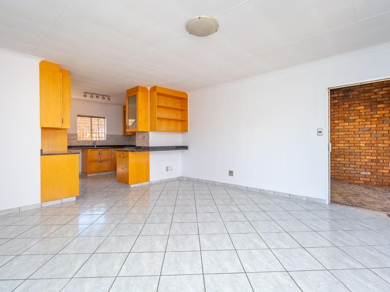 2 Bedroom 1 Bathroom 1 Garage Townhouse for Sale - Photo 1