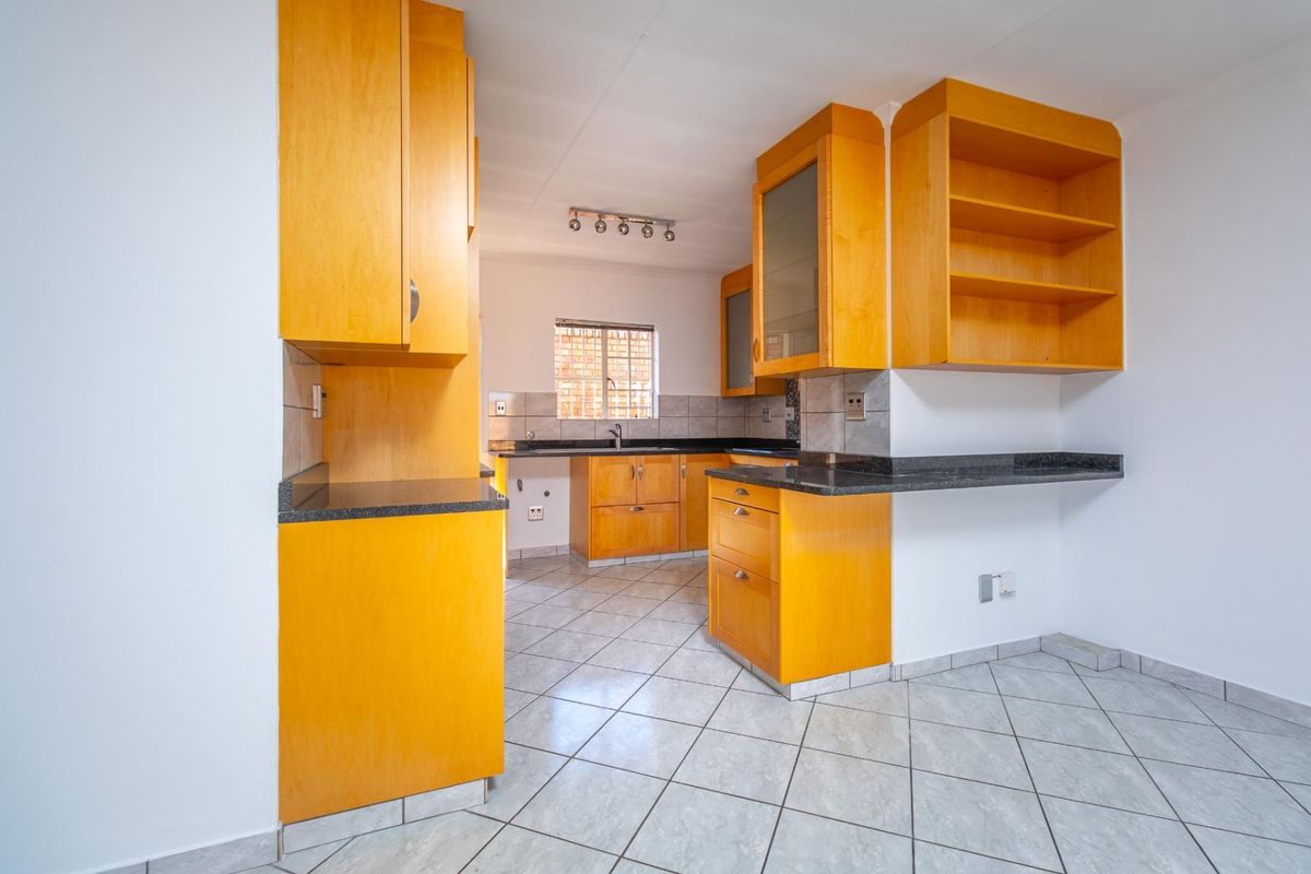 2 Bedroom 1 Bathroom 1 Garage Townhouse for Sale - Photo 4