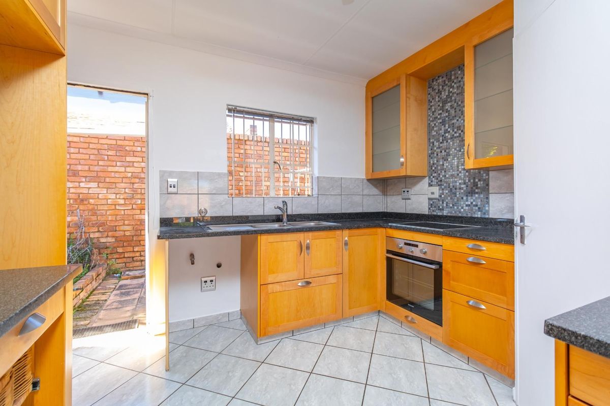 2 Bedroom 1 Bathroom 1 Garage Townhouse for Sale - Photo 5