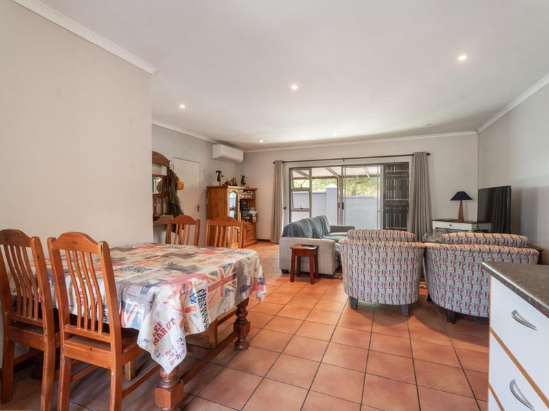 3-Bedroom Family Home for Sale in De Oude Wingerd - Paarl - Photo 9