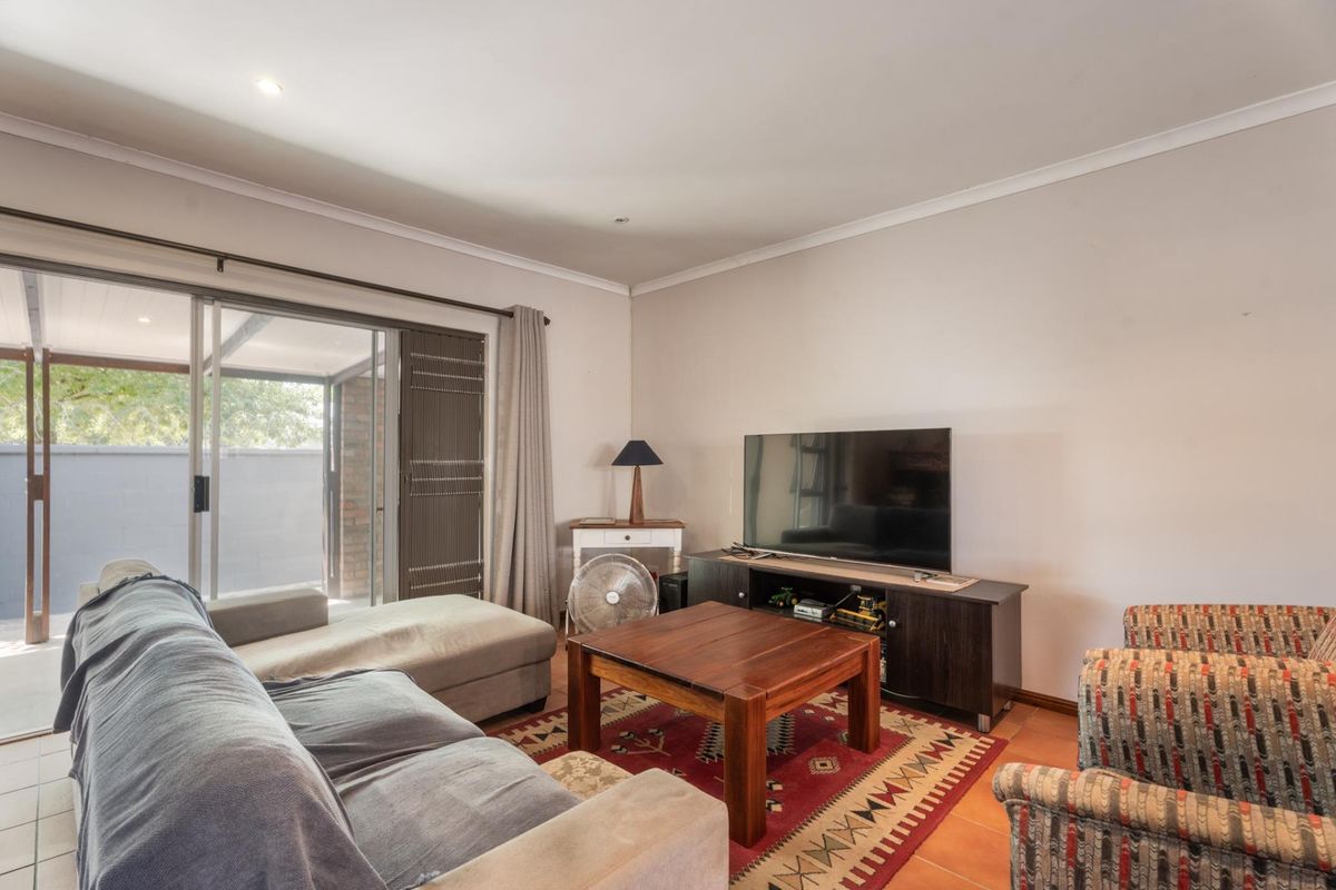 3-Bedroom Family Home for Sale in De Oude Wingerd - Paarl - Photo 5